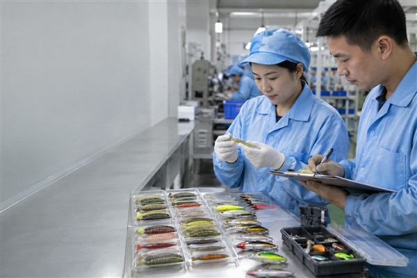 Hard Fishing Lures: A Technique-Led Wholesale Buyer Guide reviewed in a Shenzhen fishing-tackle factory
